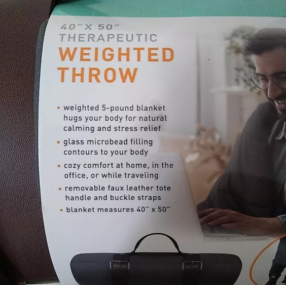 BELLA RUSSO THERAPEUTIC WEIGHTED THROW BLANKET 40" X 50" 5LBS - Picture 2 of 2